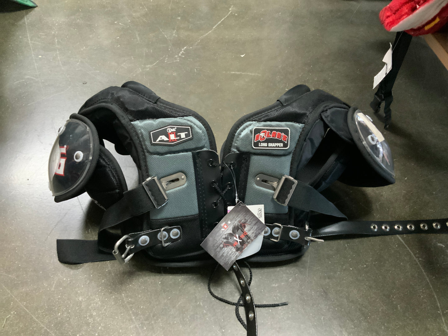 TAG ALT 3 Long Snapper/Skill Football Shoulder Pad